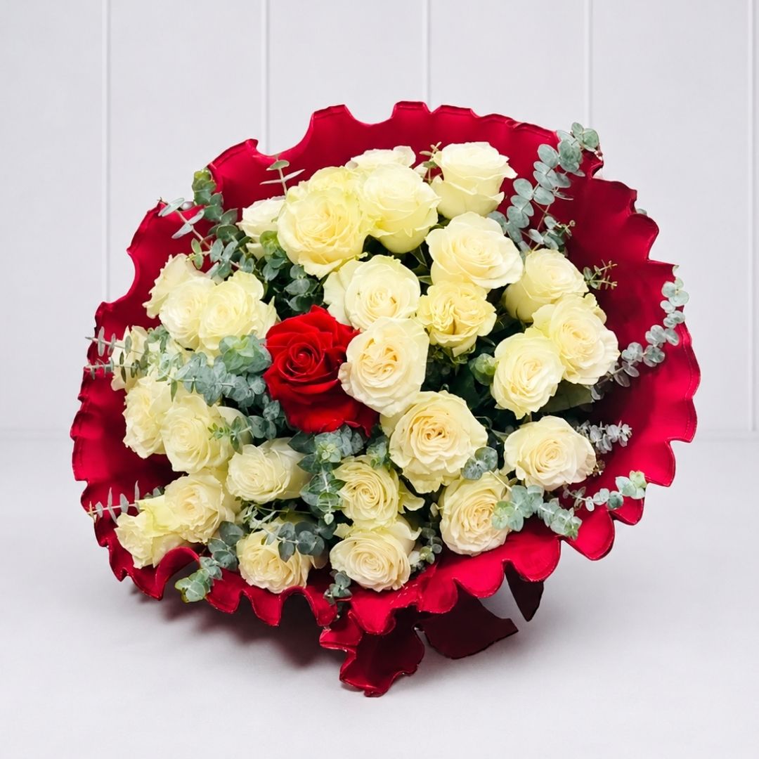 Amor Eterno – 30 Rosas Blancas y Rojas