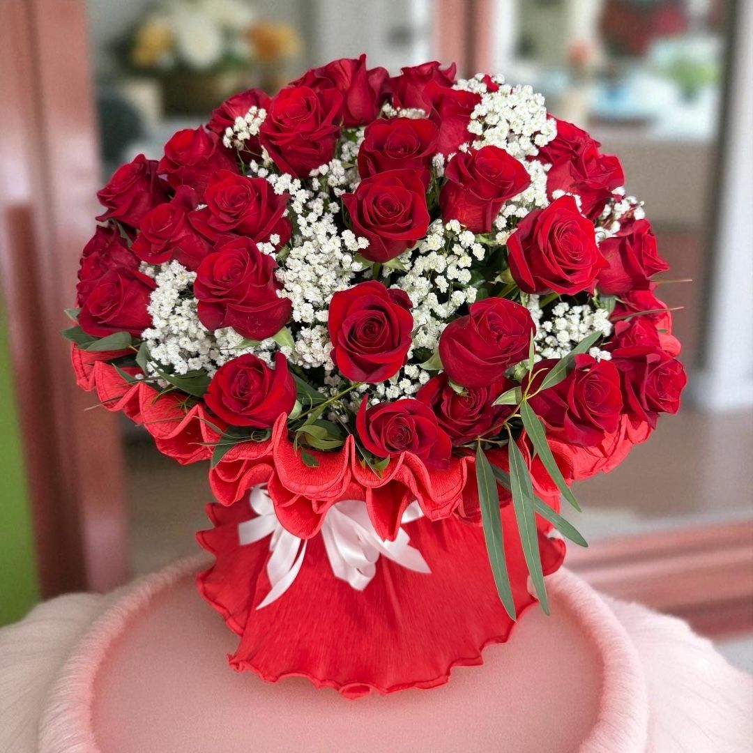 Ramo “50 Rosas de Amor” – Rosas rojas naturales premium